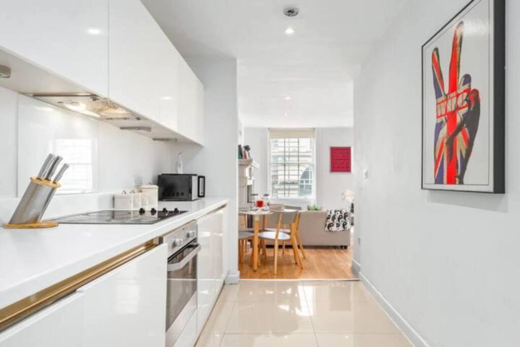 3 Bedroom Flat In Haymarket London Sleeps 14 Hy1 Bagian luar foto