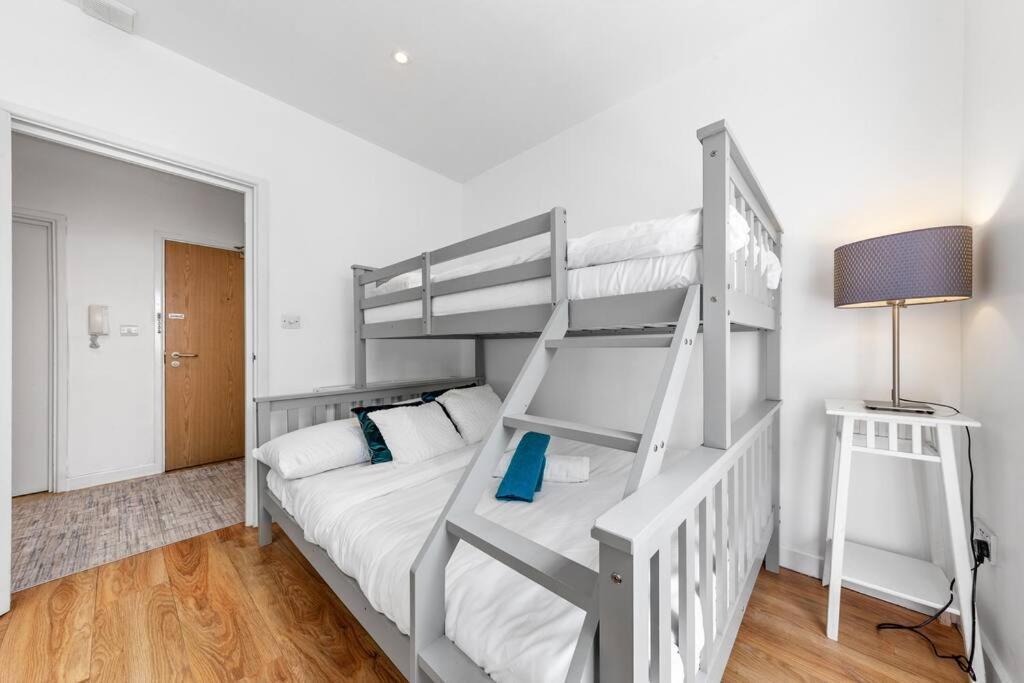 3 Bedroom Flat In Haymarket London Sleeps 14 Hy1 Bagian luar foto