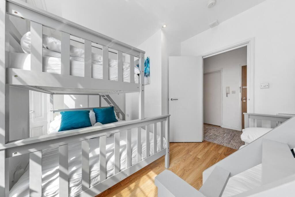 3 Bedroom Flat In Haymarket London Sleeps 14 Hy1 Bagian luar foto