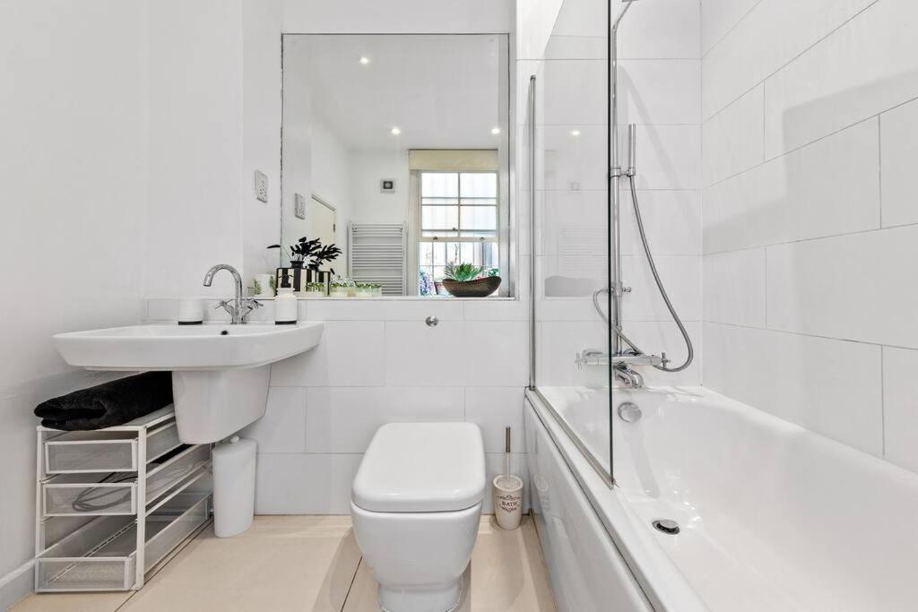 3 Bedroom Flat In Haymarket London Sleeps 14 Hy1 Bagian luar foto