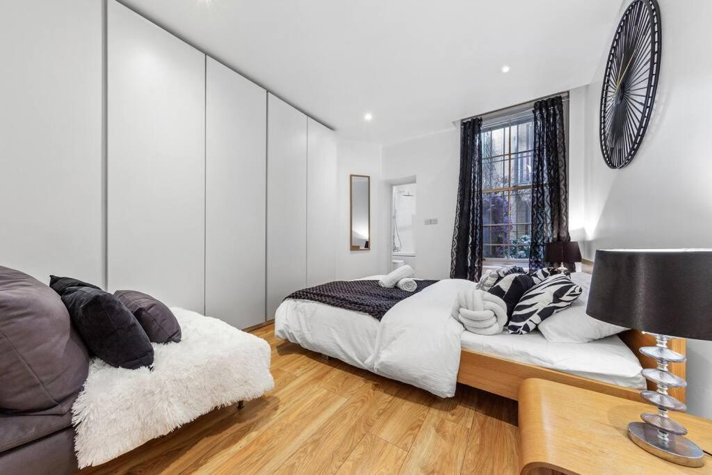 3 Bedroom Flat In Haymarket London Sleeps 14 Hy1 Bagian luar foto