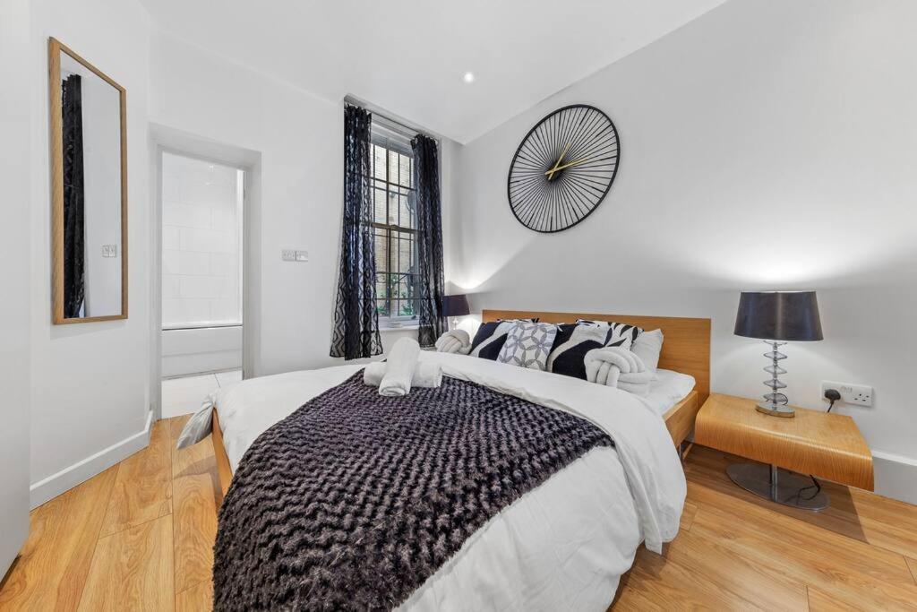 3 Bedroom Flat In Haymarket London Sleeps 14 Hy1 Bagian luar foto