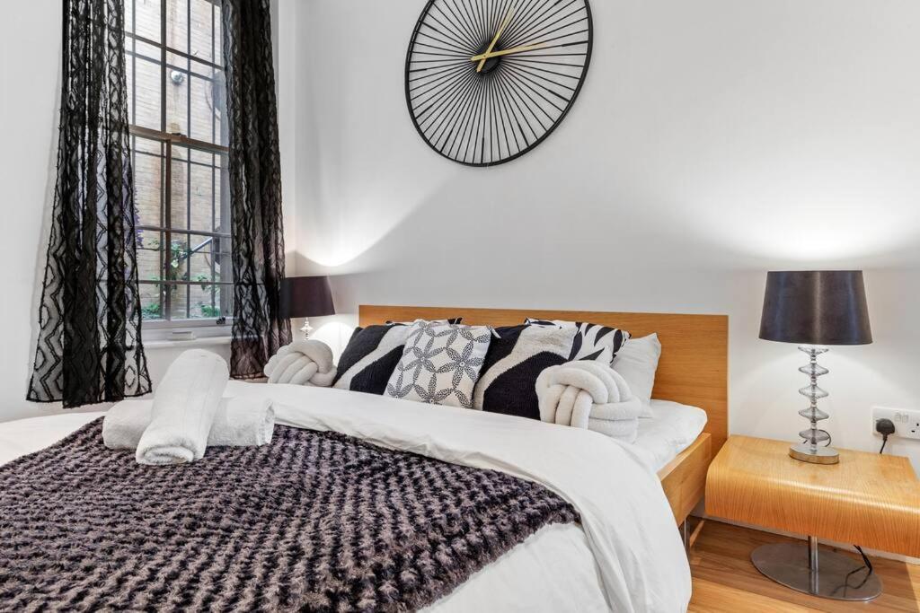 3 Bedroom Flat In Haymarket London Sleeps 14 Hy1 Bagian luar foto