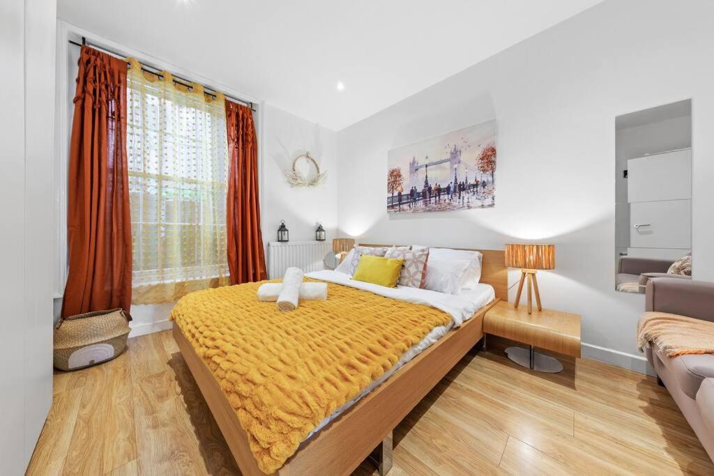 3 Bedroom Flat In Haymarket London Sleeps 14 Hy1 Bagian luar foto